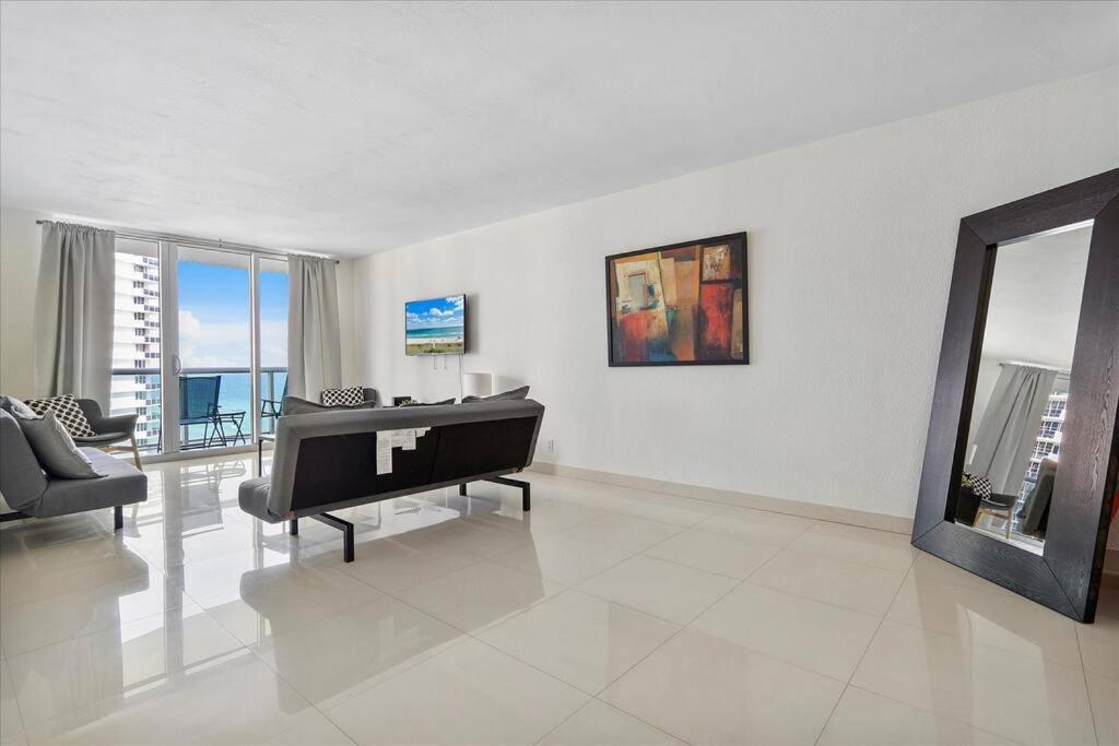 Beachfront 2 Bedroom At Tides Hollywood 8Th Floor Ngoại thất bức ảnh